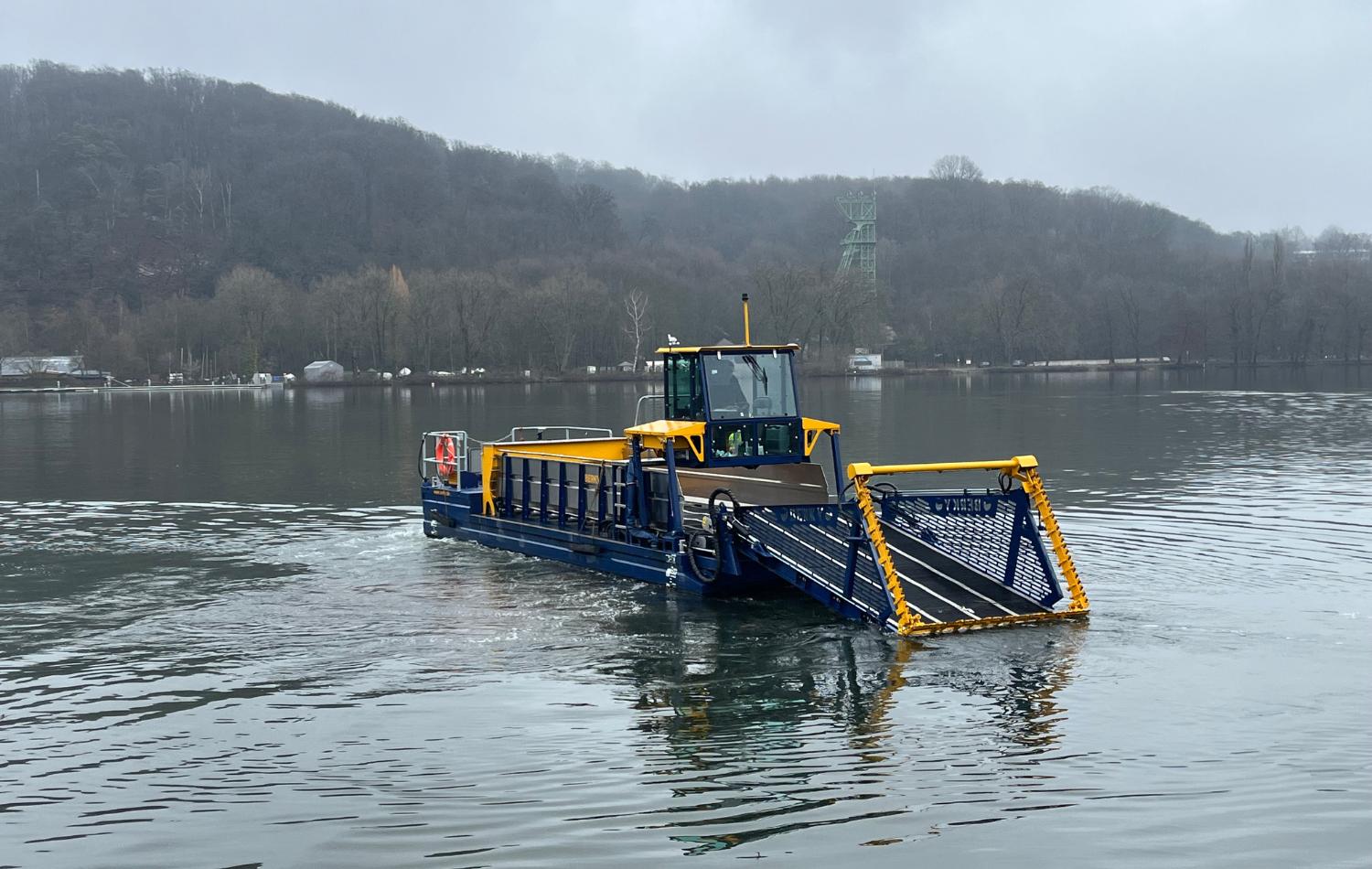 BERKY TRITON 1500 auf einem See im Einsatz