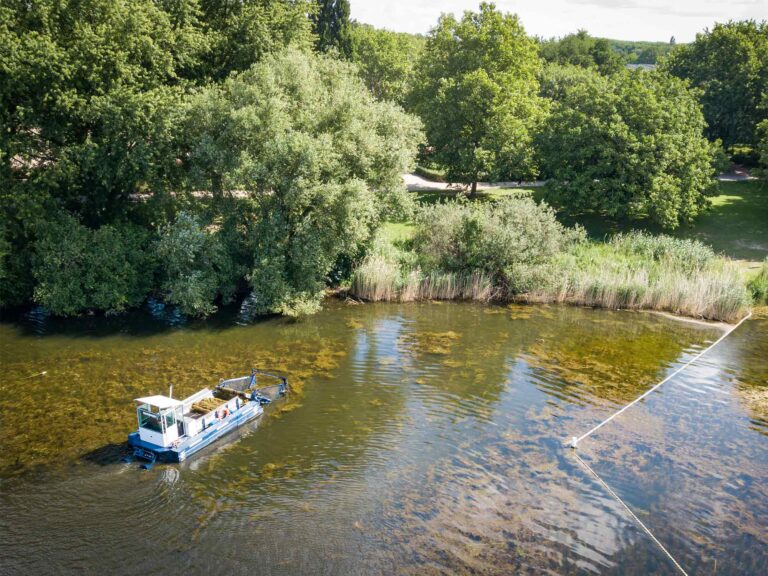 mowing boat on Aasee in Bocholt