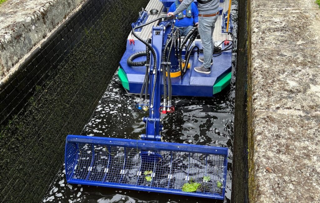 BERKY NEREUS 200 bei Sammelarbeiten im Kanal