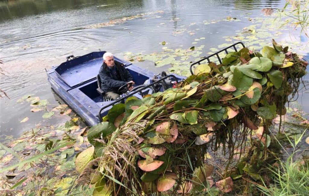 BERKY NEREUS 200 beim Sammeln von Wasserpflanzen