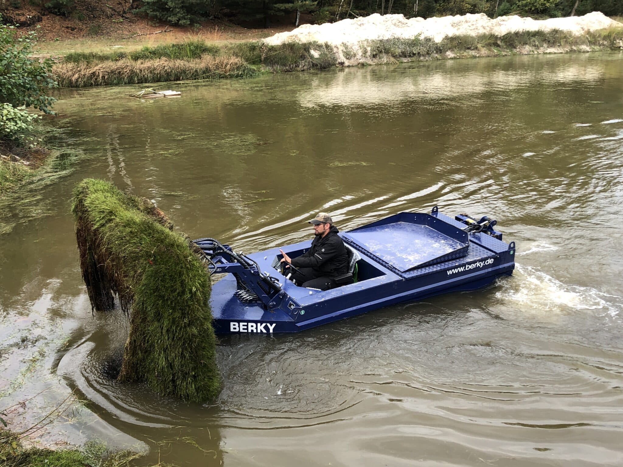 NEREUS removing water plants